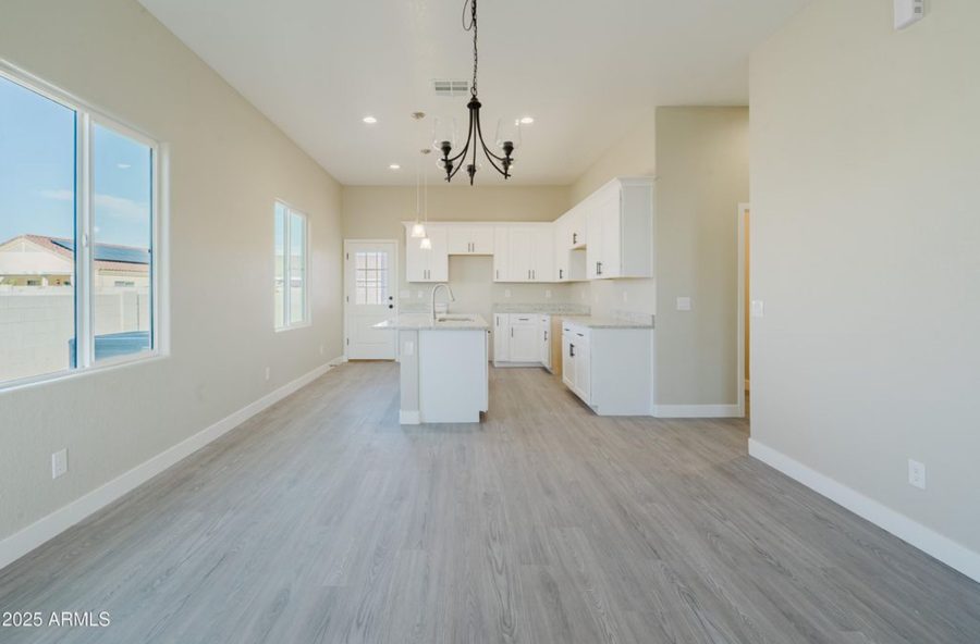 2 Peaks Open living